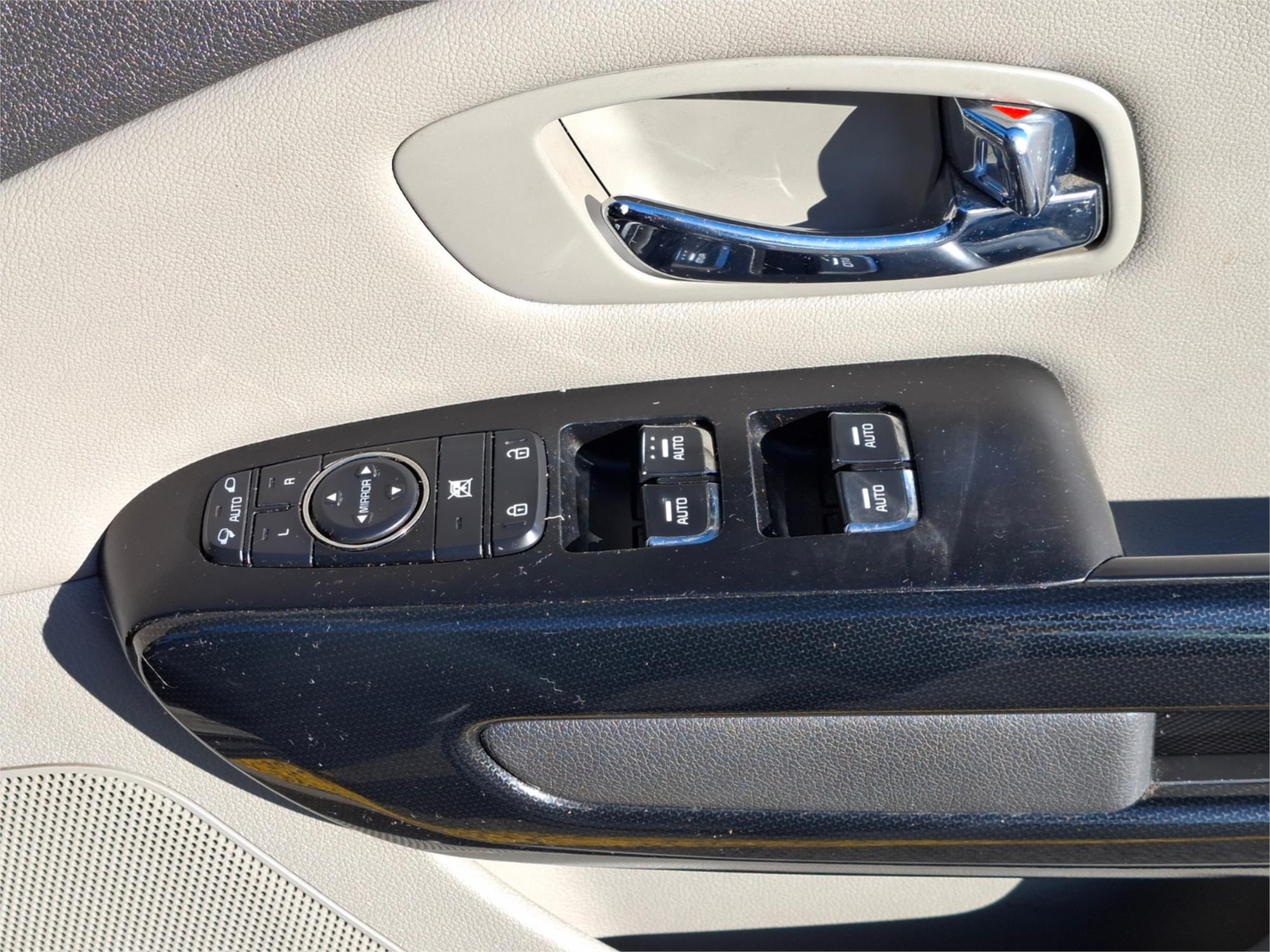 2016 Kia Carnival SLi Auto MY17