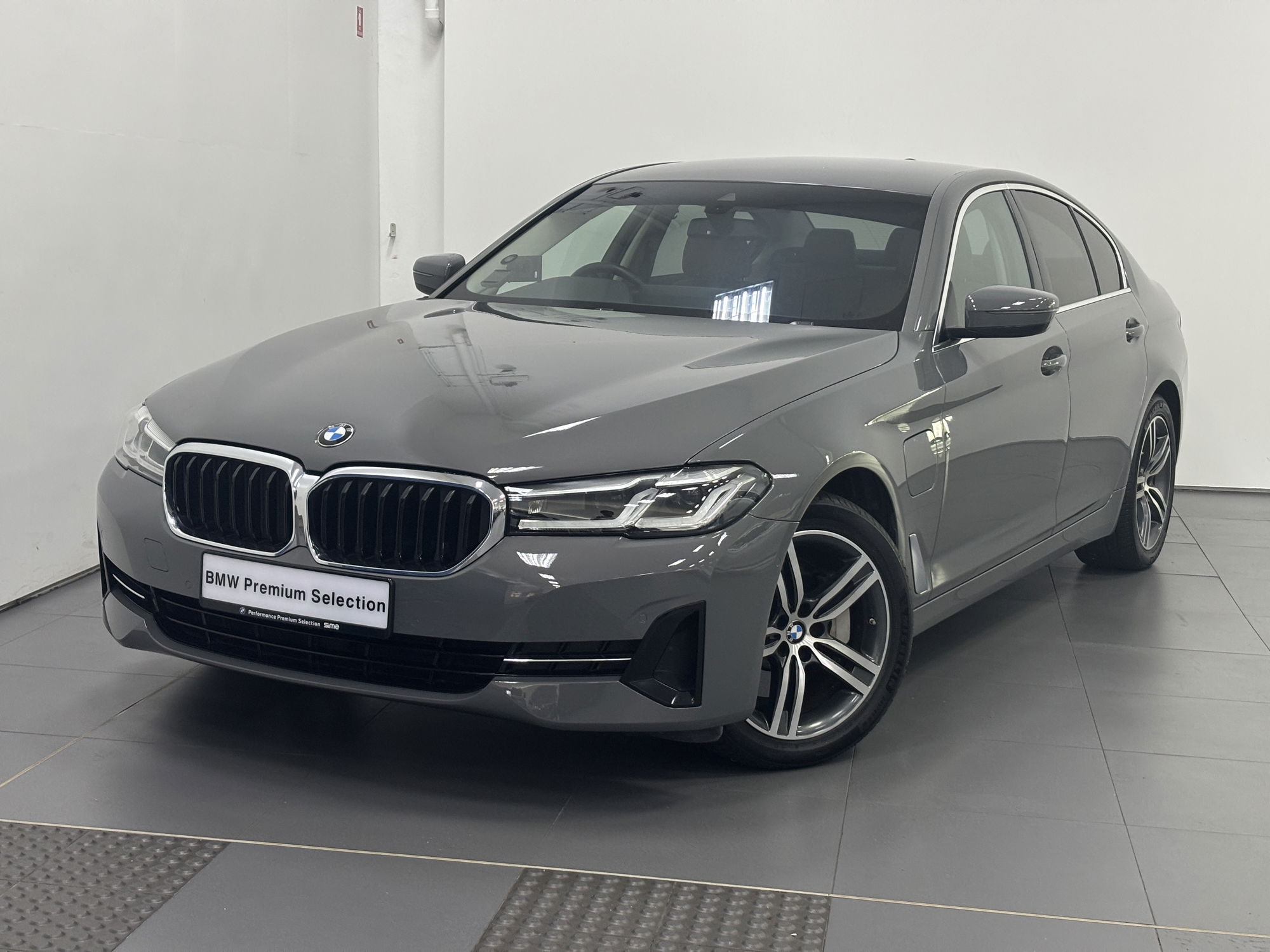 2021 BMW 530e Sedan