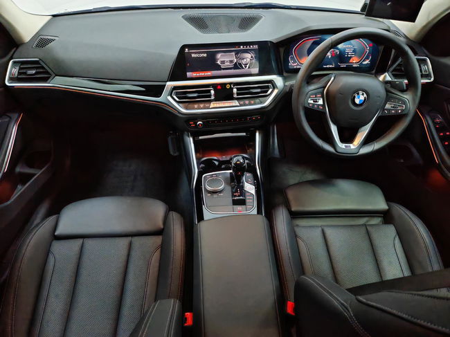 2022 BMW 318i Sedan