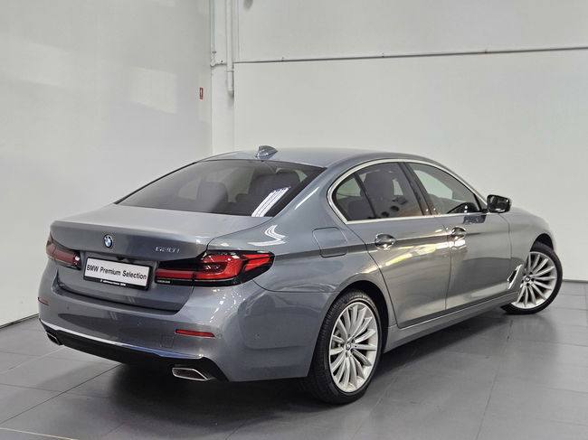 2021 BMW 520i