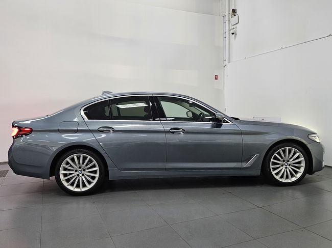 2021 BMW 520i