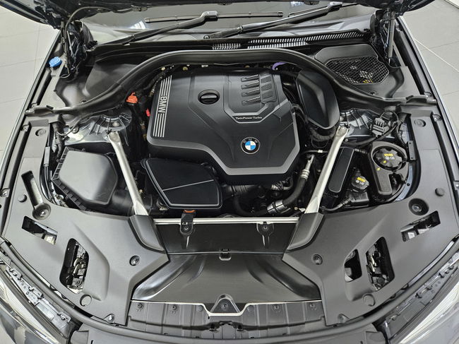 2021 BMW 520i