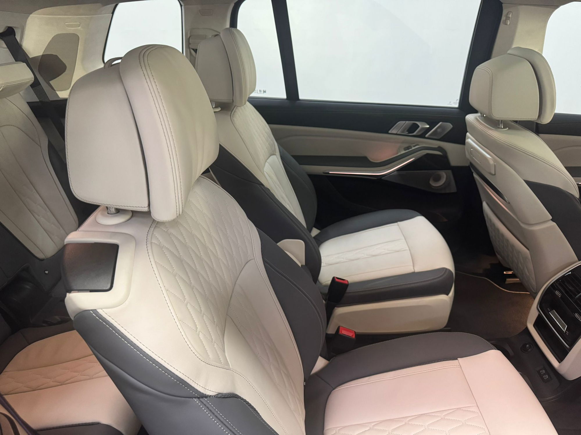 2024 BMW X7 M60i