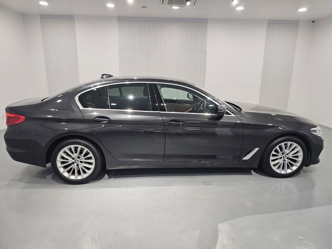 2020 BMW 520i