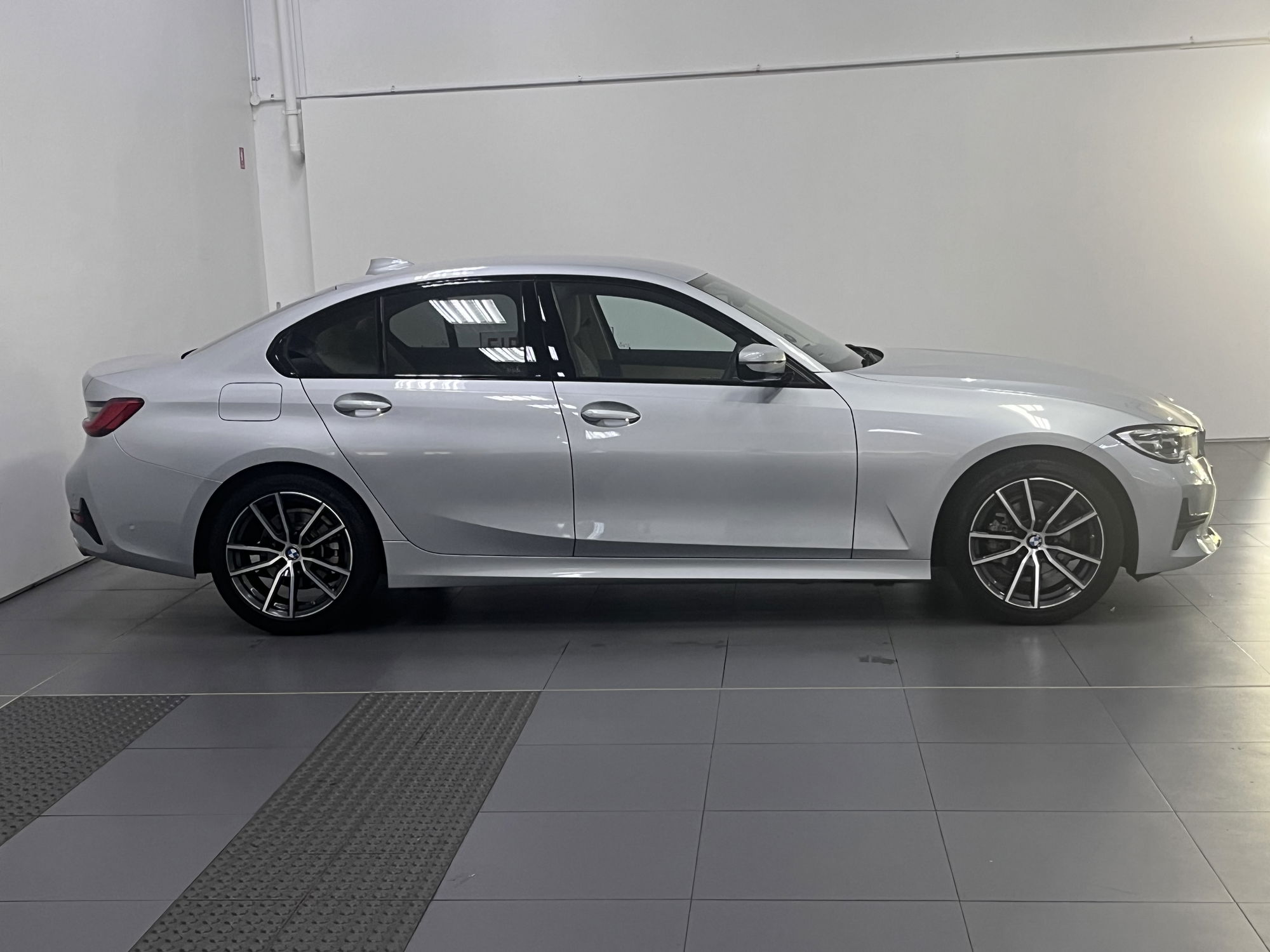 2020 BMW 318i