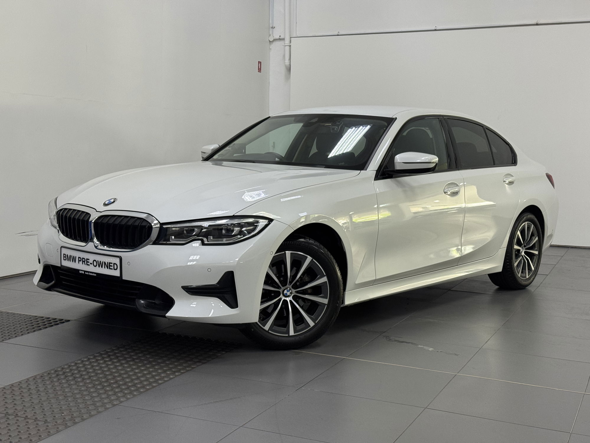 2022 BMW 318i