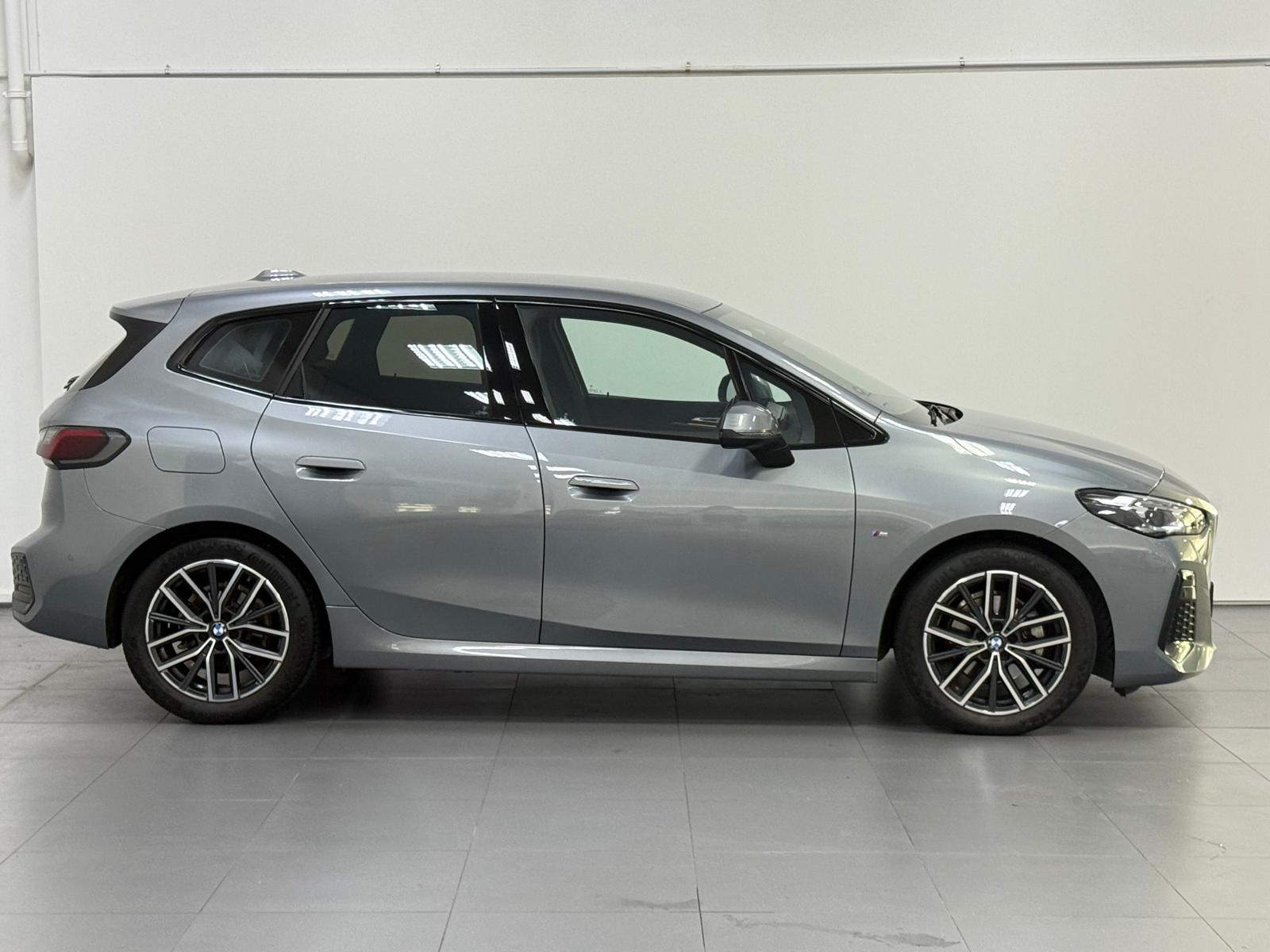 2023 BMW 216i AT