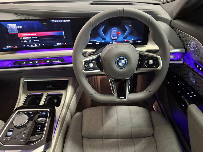 2024 BMW i7 M70
