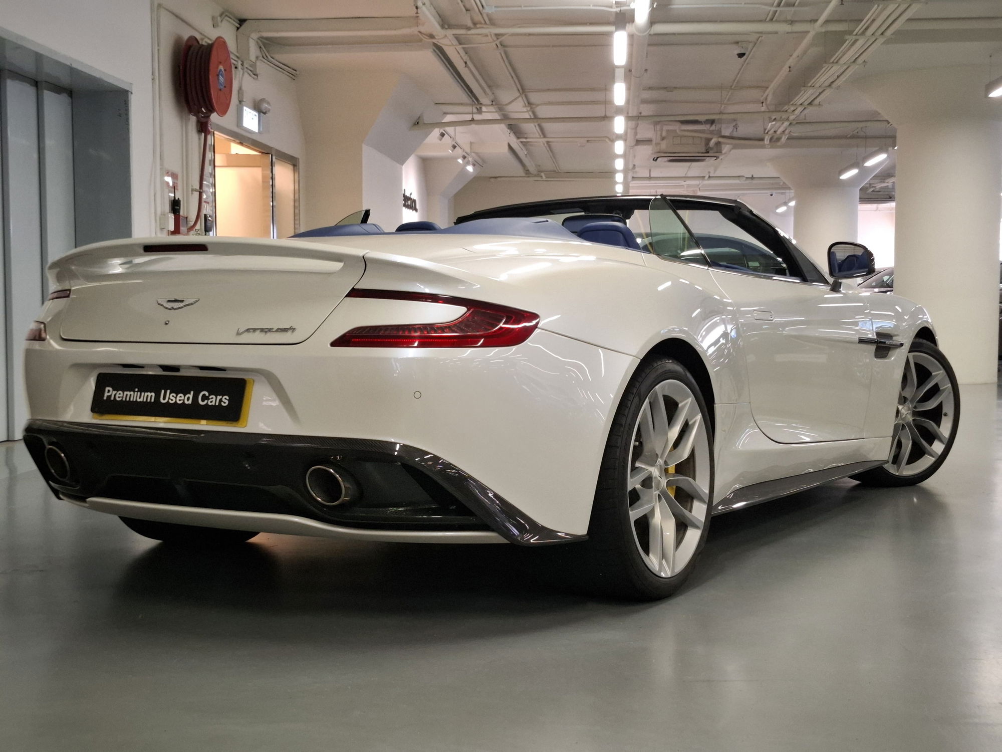 2015 Aston Martin Vanquish  Volante